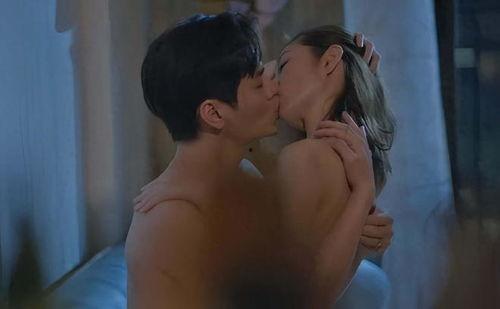 胸罩接吻视频国产欧美,国产与欧美胸罩接吻视频的激情火花